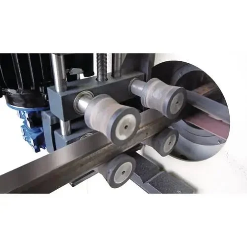 Masina de slefuit tevi RSM 114 METALLKRAFT Masina de slefuit tevi RSM 114 METALLKRAFT Lungime banda de slefuit 940 mm